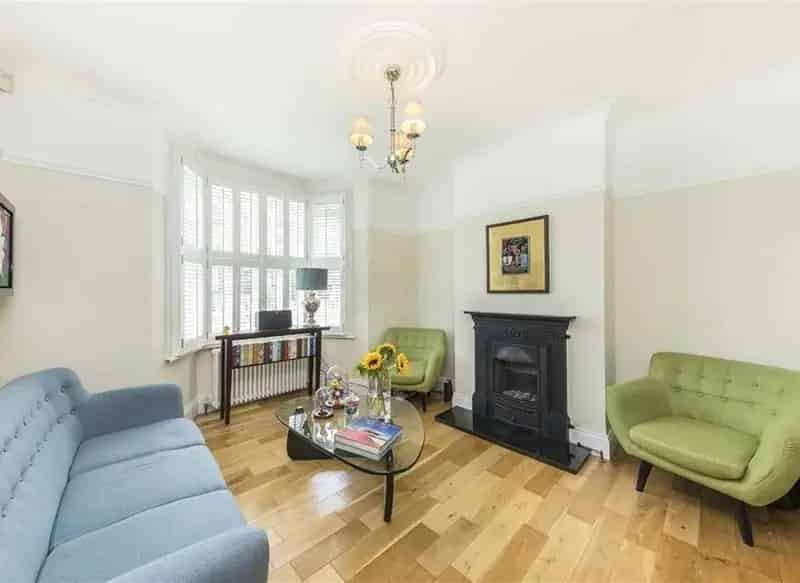 Four Bedroom Freehold Home Generous Garden