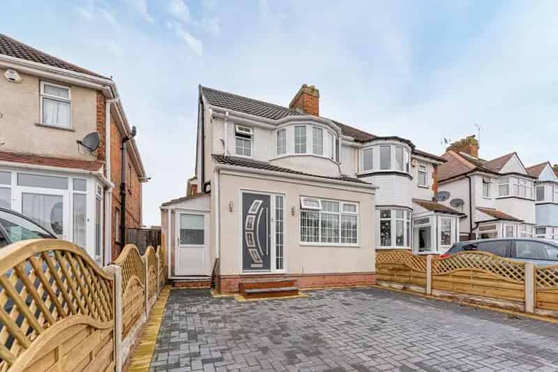3 Bedroom Semi Detached House with Annexe For Sale
