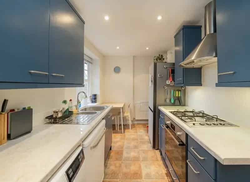 2-Bedroom Apartment near Heath Extension