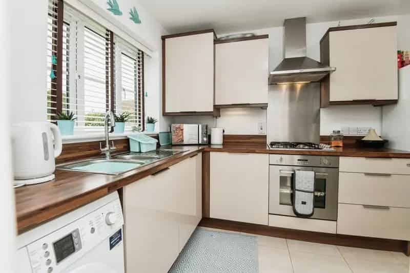 Three Bedroom End Terrace House Axminster