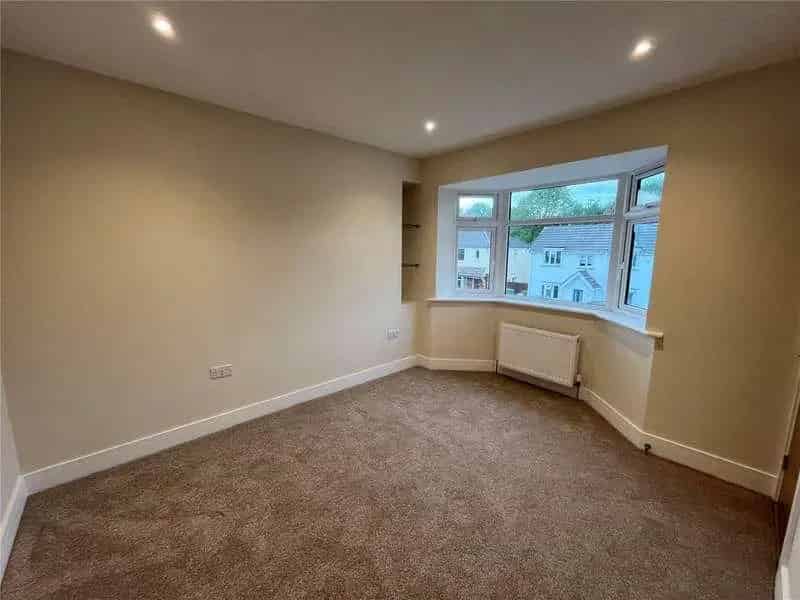 4 Bed House for Sale Modern Contemporary Interior Large Garden