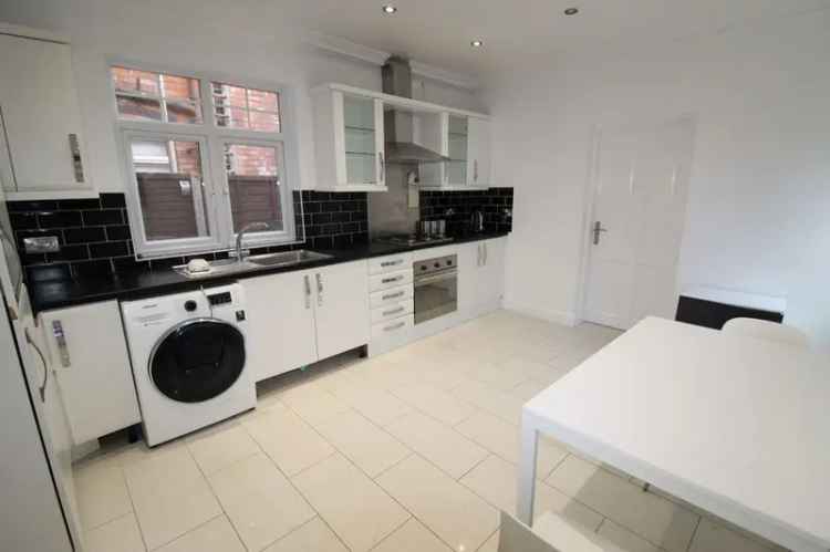 4 Bedroom Semi Detached House Birmingham B9