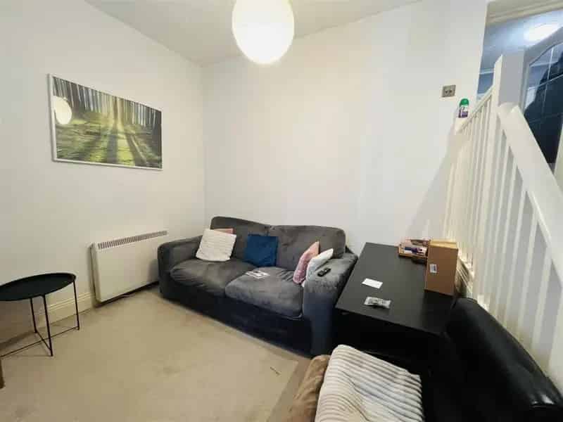 1 Bedroom Flat Near Boscombe Pier Available Mid-May