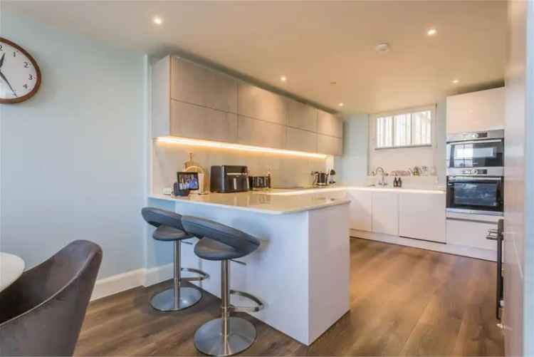 3 Bed Flat Fourth Floor with 2 Reception Rooms Paisley