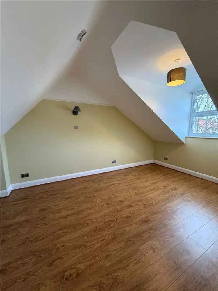 2 bedroom maisonette in Kingston upon Thames