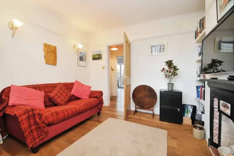 Three Bedroom Semi-Detached House with Garage and Summer House
