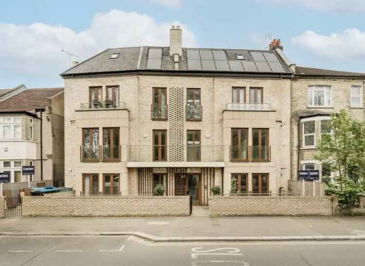 Luxury 3-Bedroom Apartment Near Dulwich Village