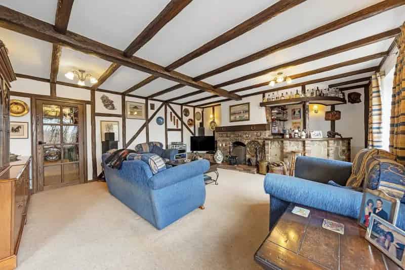 4-Bed Detached House with Equestrian Facilities Maulden