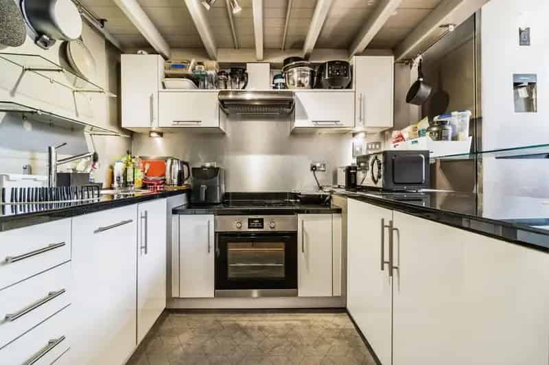 2 Bedroom Flat for Sale Manchester M1 - Secure Parking & Prestigious Building