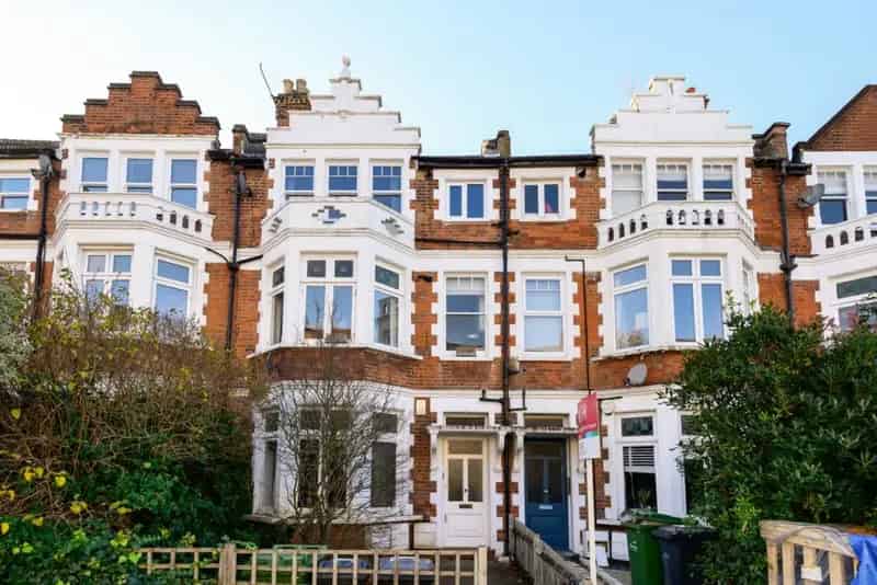 Spacious Top Floor Flat near Streatham Hill and Balham