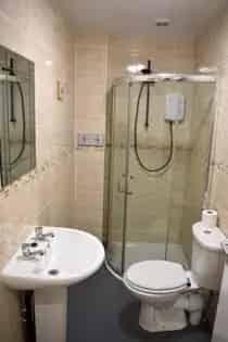 9 Bedroom House Manchester - Near Public Transport