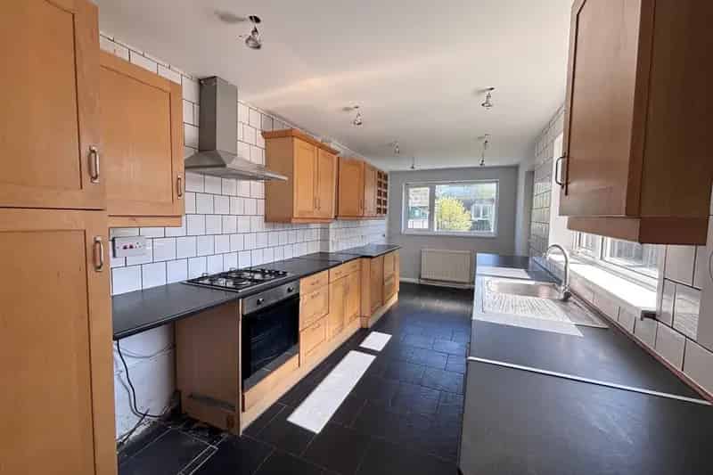 3 Bed Mid Terrace House in Hull HU6 Available Now
