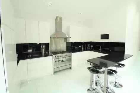 4-Bedroom House in Aberdeen West End - 197m²