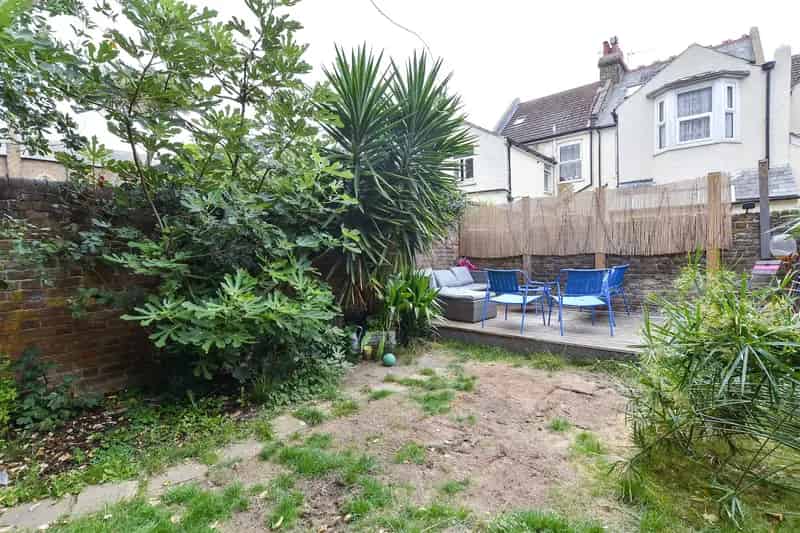 5 Bedroom Townhouse Near Hanover Square and Seafront
