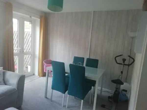 Flat For Rent in Kettering, England