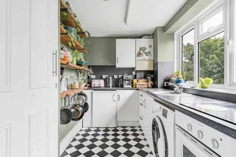 1 bedroom Flat
 For Sale 
Total Size: 528 SQ FT