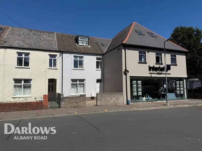 6 Bedroom Apartment Block for Sale