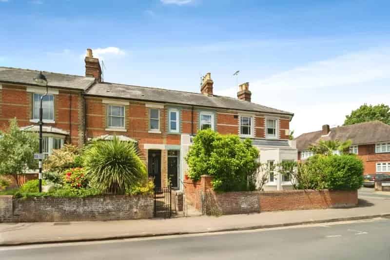 2 Bedroom Terraced House For Sale Near Town Centre