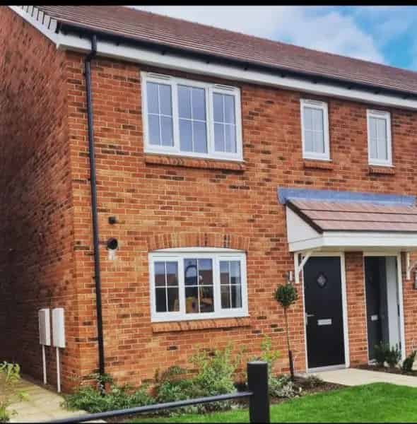 3 Bedroom End Terrace House with Garden and Parking