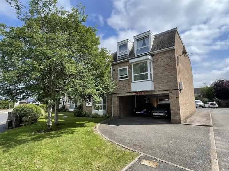 2 Bedroom Flat for Sale in Alphington