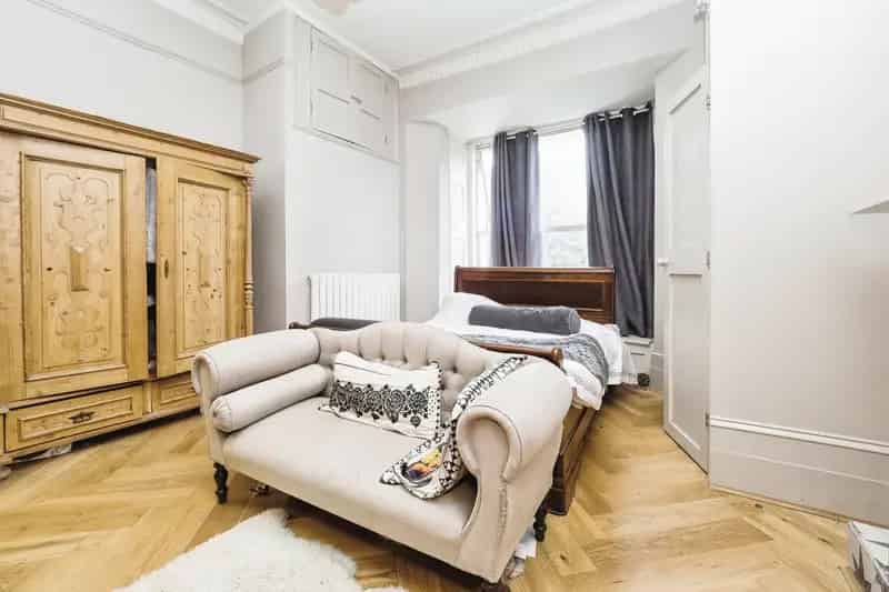 One-Bed Victorian Apartment near Buckhurst Hill Station