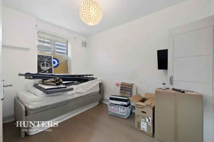 2 Bedroom Flat for Sale in Mortimer Crescent