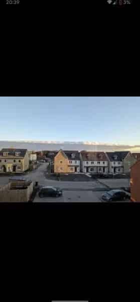 2nd Floor 2-Bedroom Flat near Train Station