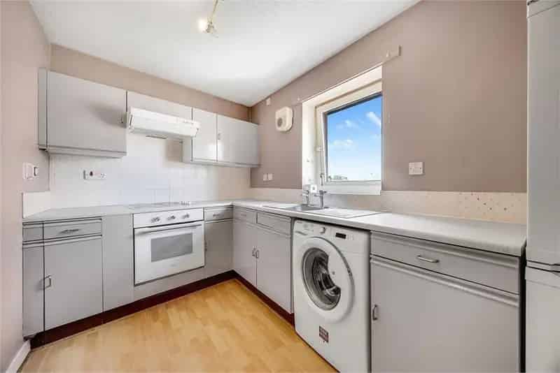2 Bed Flat Musselburgh Top Floor Allocated Parking