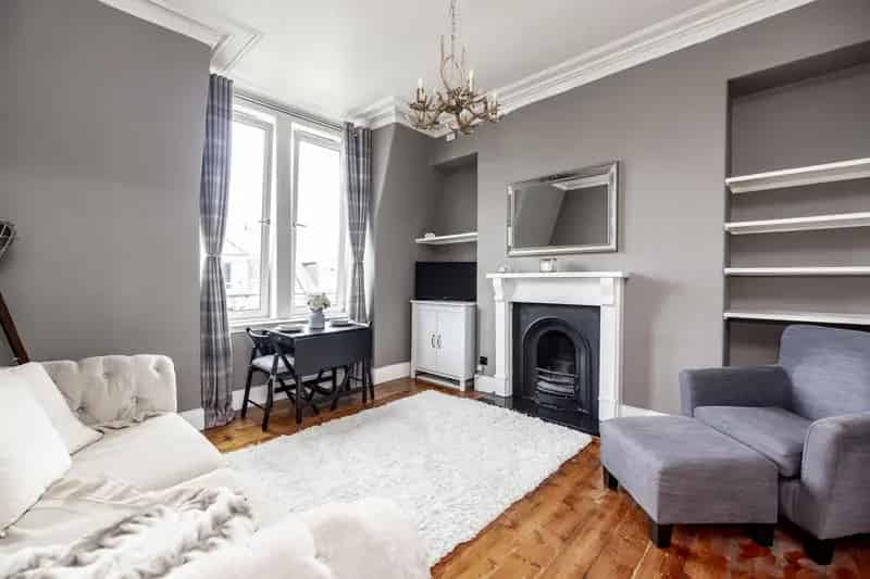 City Centre 2 Bed Apartment Modern Comfortable Secure
