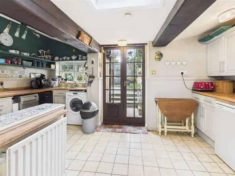 3 Bed House for Sale in Calne with Garage and Driveway Parking
