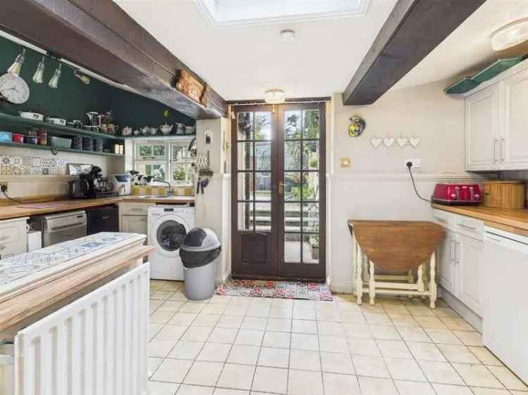 3 Bed House for Sale in Calne with Garage and Driveway Parking