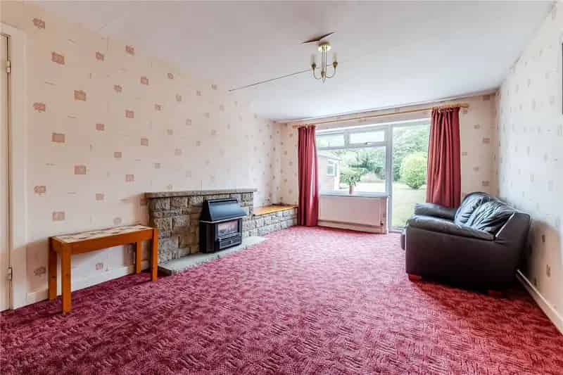 Charming 2-Bed Detached Bungalow Alwoodley Chain Free