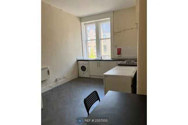 Flat to rent in Springburn Way, Glasgow G21