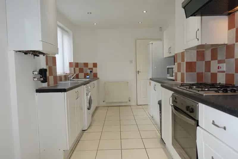 4 bedroom House
 To Let