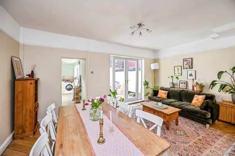 Three Bedroom Mid Terrace House in Wavertree