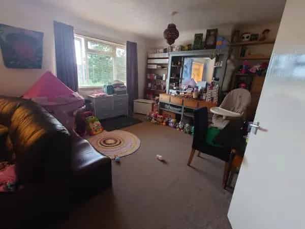 Massive 3 Bed House Garage Parking Near Park