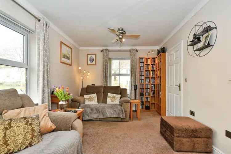 Four Bedroom End Terraced House with Garage and Garden