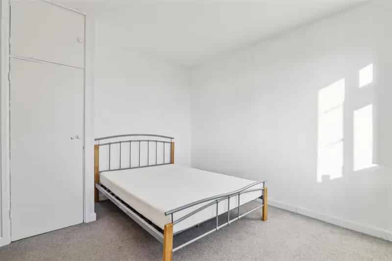 2 Bedroom Flat House to Rent in Brixton