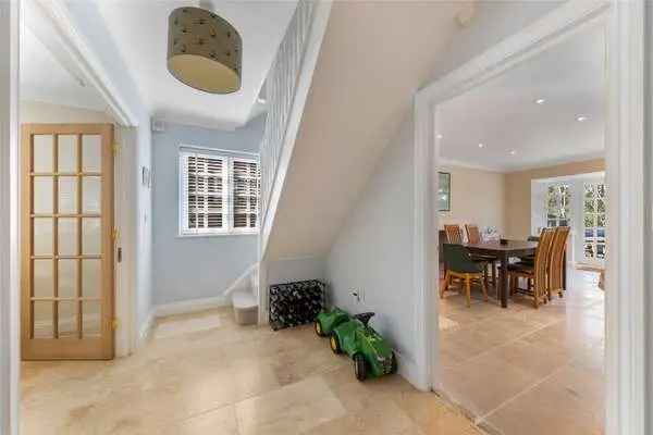 Five Bedroom Detached Family Home Near Town Centre and Mainline Station