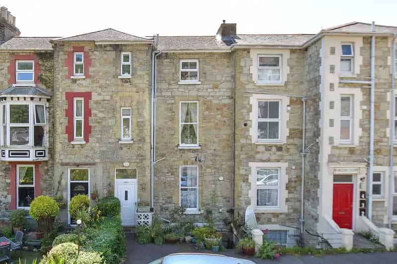 3 Bedroom Duplex Flat for Sale in Ventnor