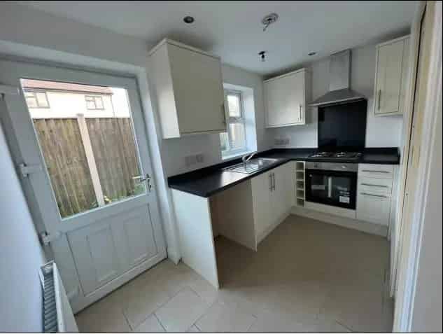 2 Bed House in Nether Broughton Available August