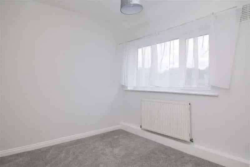 3 Bed Semi-Detached House For Sale Near Thornes Park
