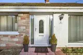 Spacious Detached Bungalow with 4 Bedrooms and Garden