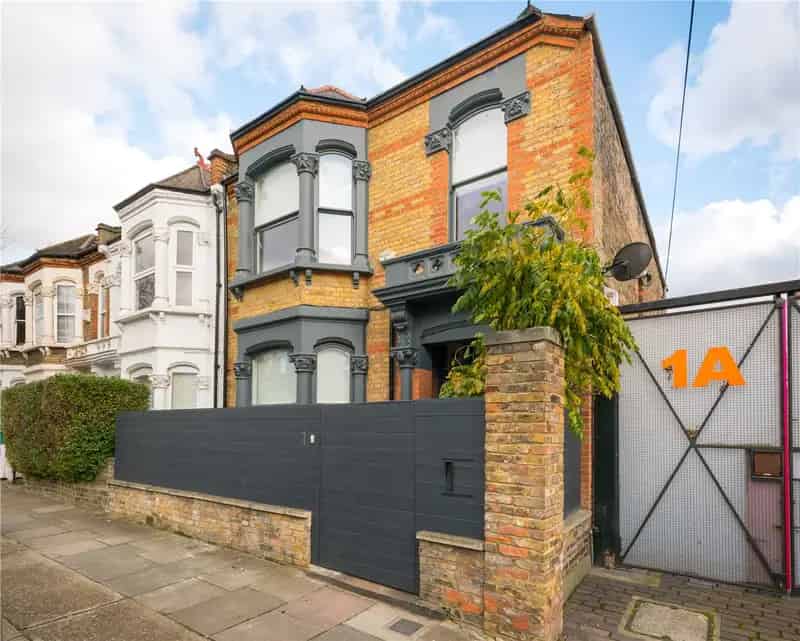 4 Bedroom House Near Notting Hill and Queens Park