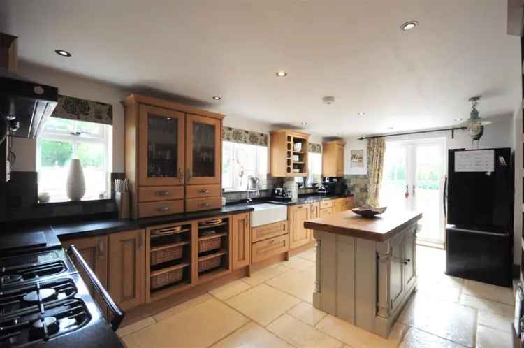 5 bedroom detached house for sale