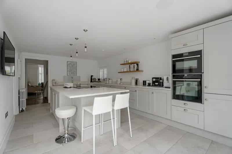 5 Bedroom Detached House Worcester Near City Centre
