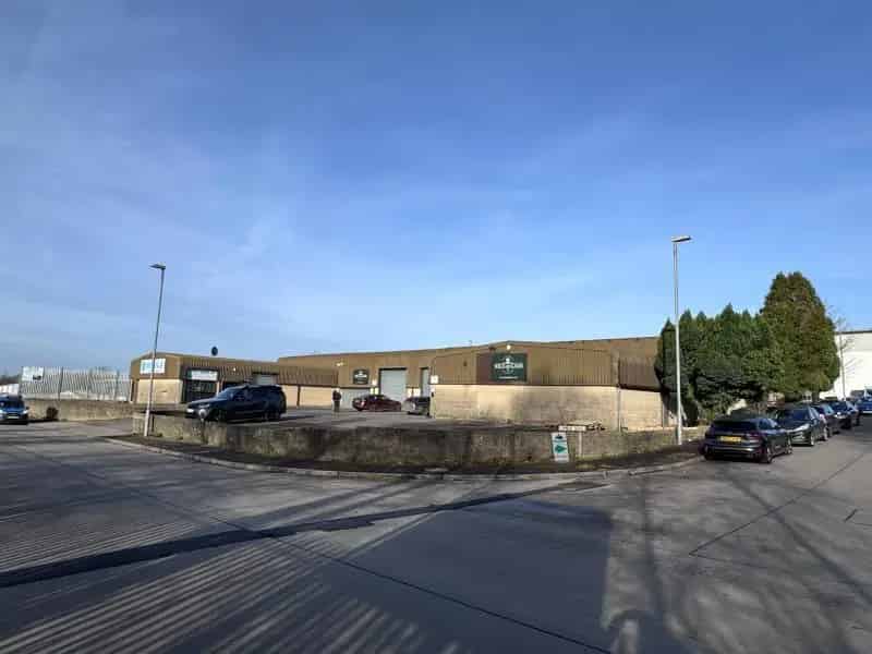 10206 sq ft Refurbished Warehouse Unit Lufton Estate