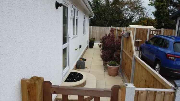 2 Bed Fully Furnished Park Home for Sale