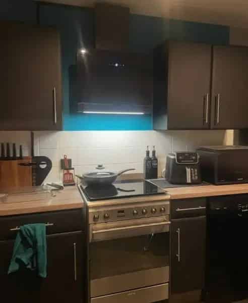 2 Double Bedroom 3 Floor House Near Park Shops and Transport
