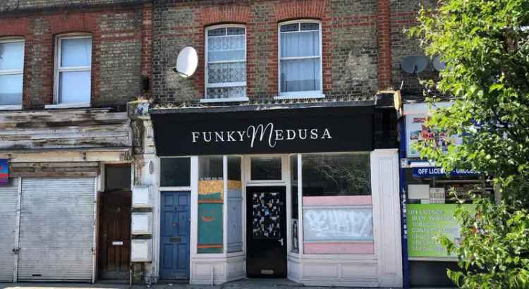 Ground Floor Shop Near Streatham Common Station